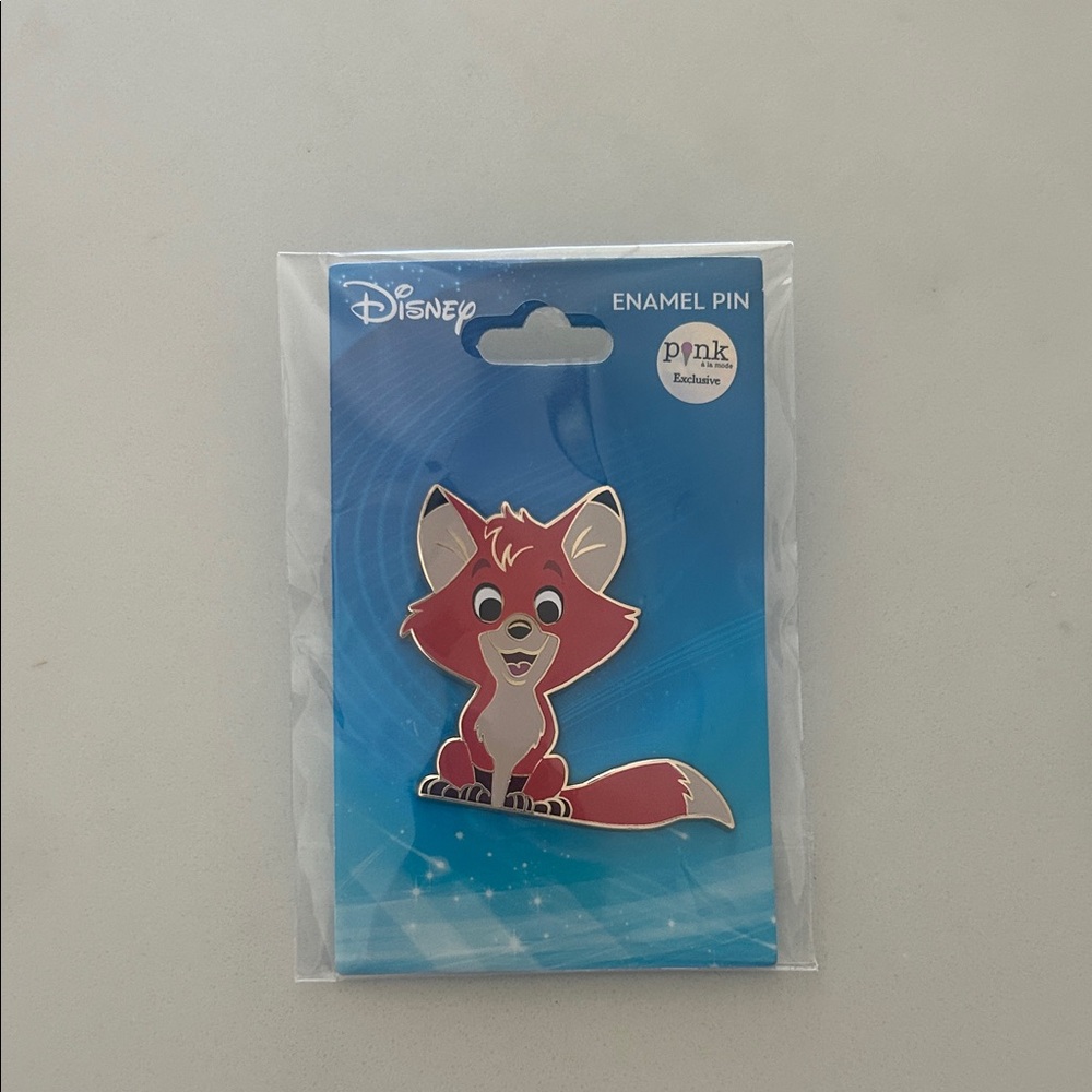 5/$30 The Fox and The Hound Pink a La Mode Exclusive Pin
